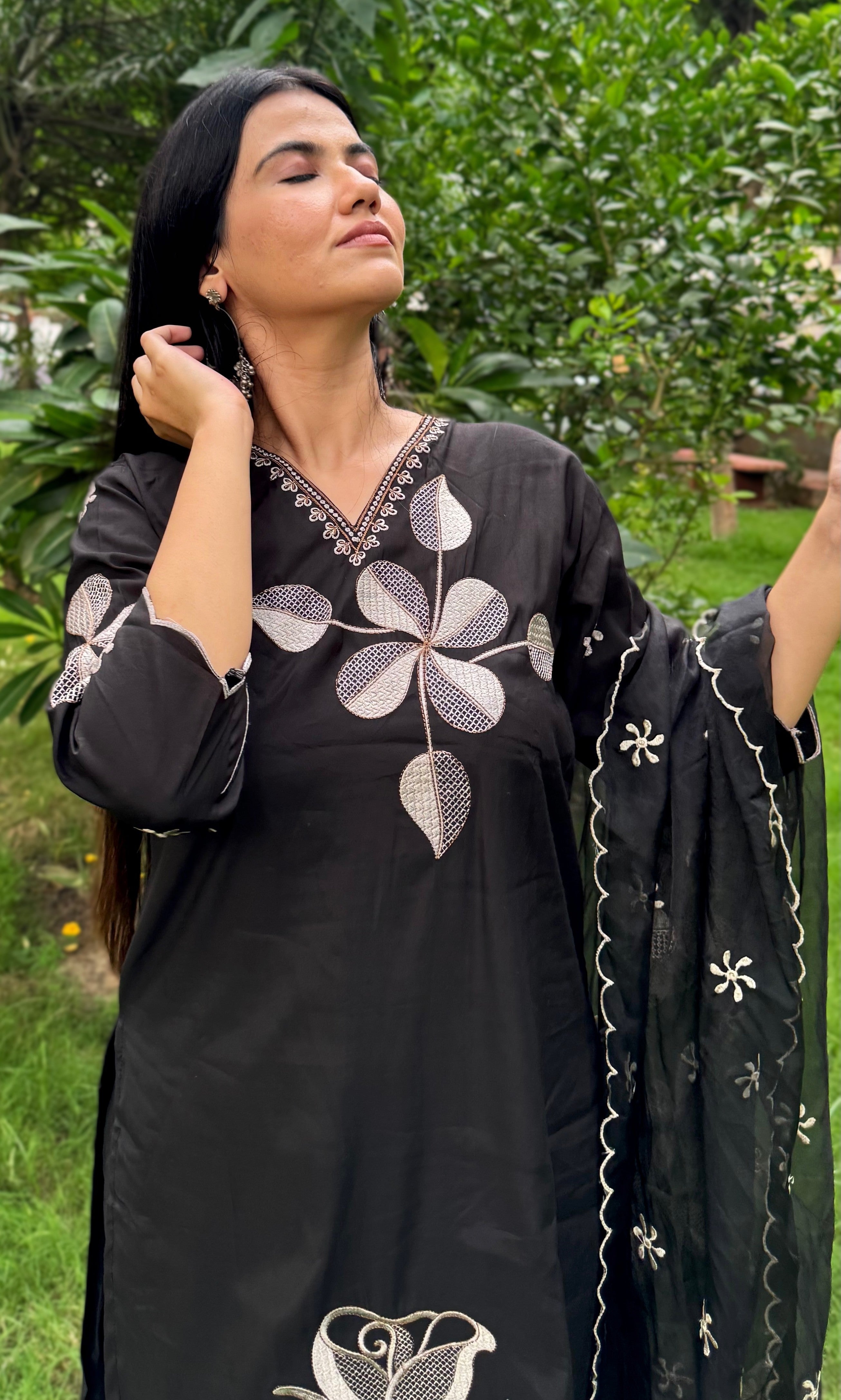 kammo worked V neck suit