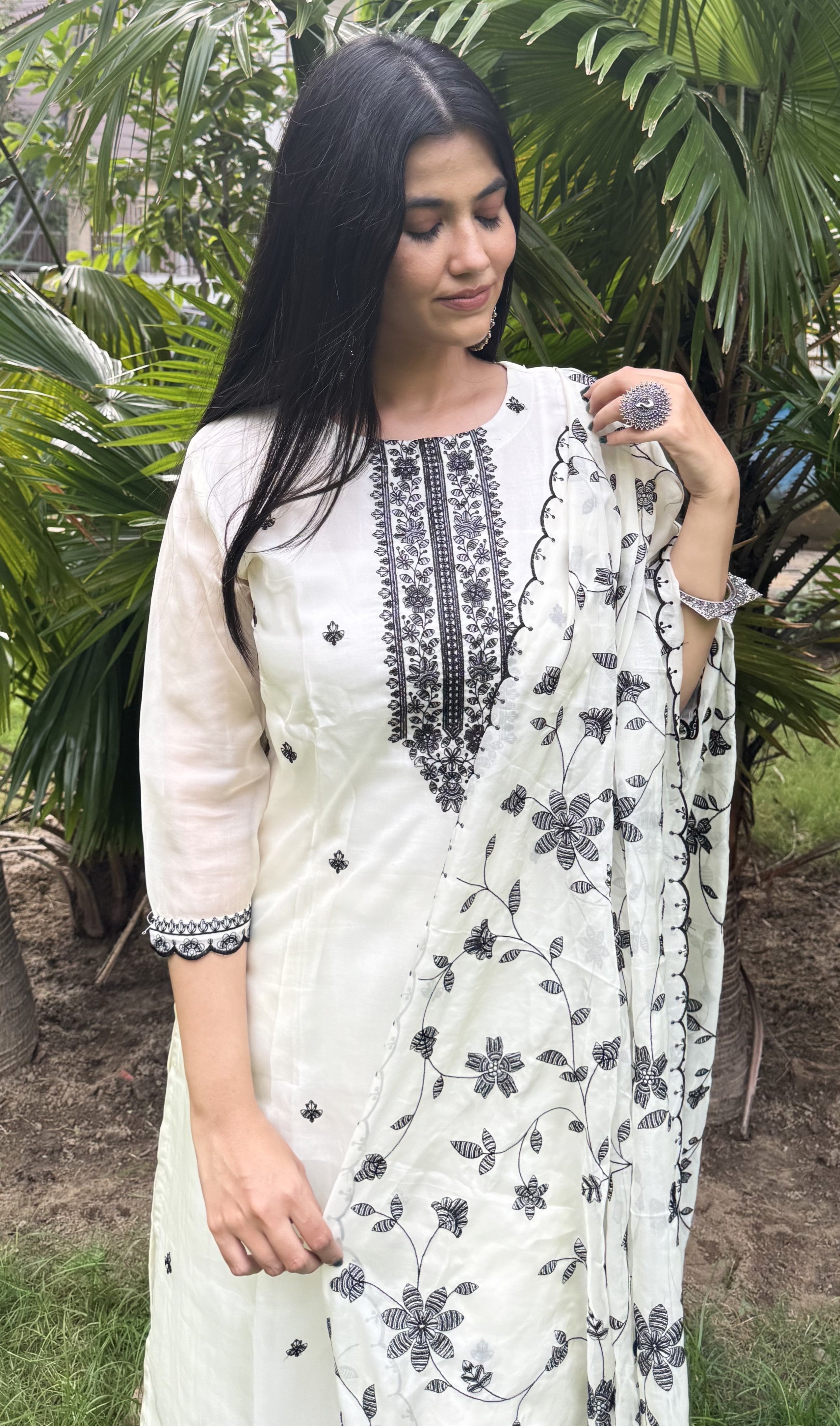 kammo white embroided suit set