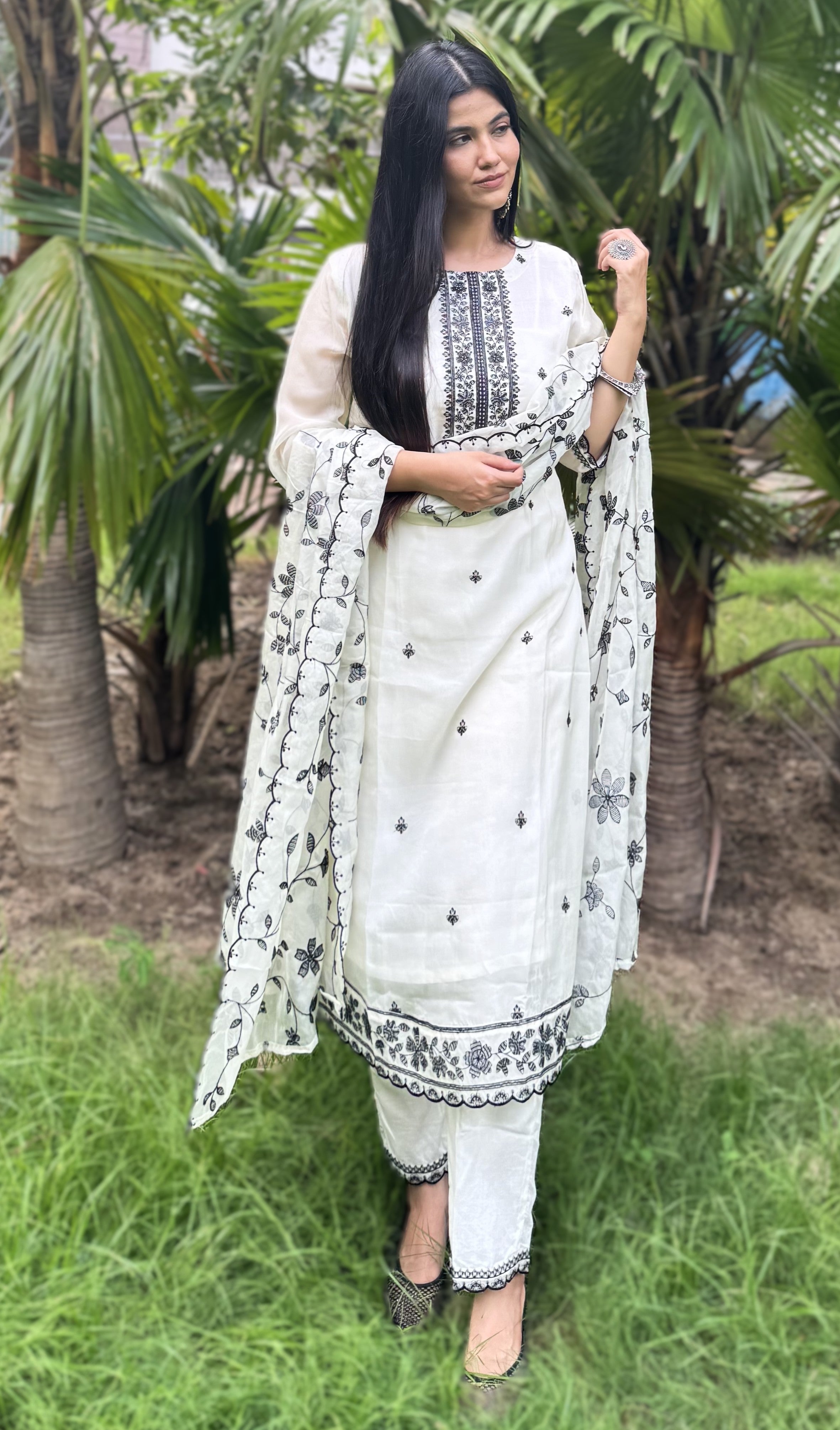 kammo chikankari suit set